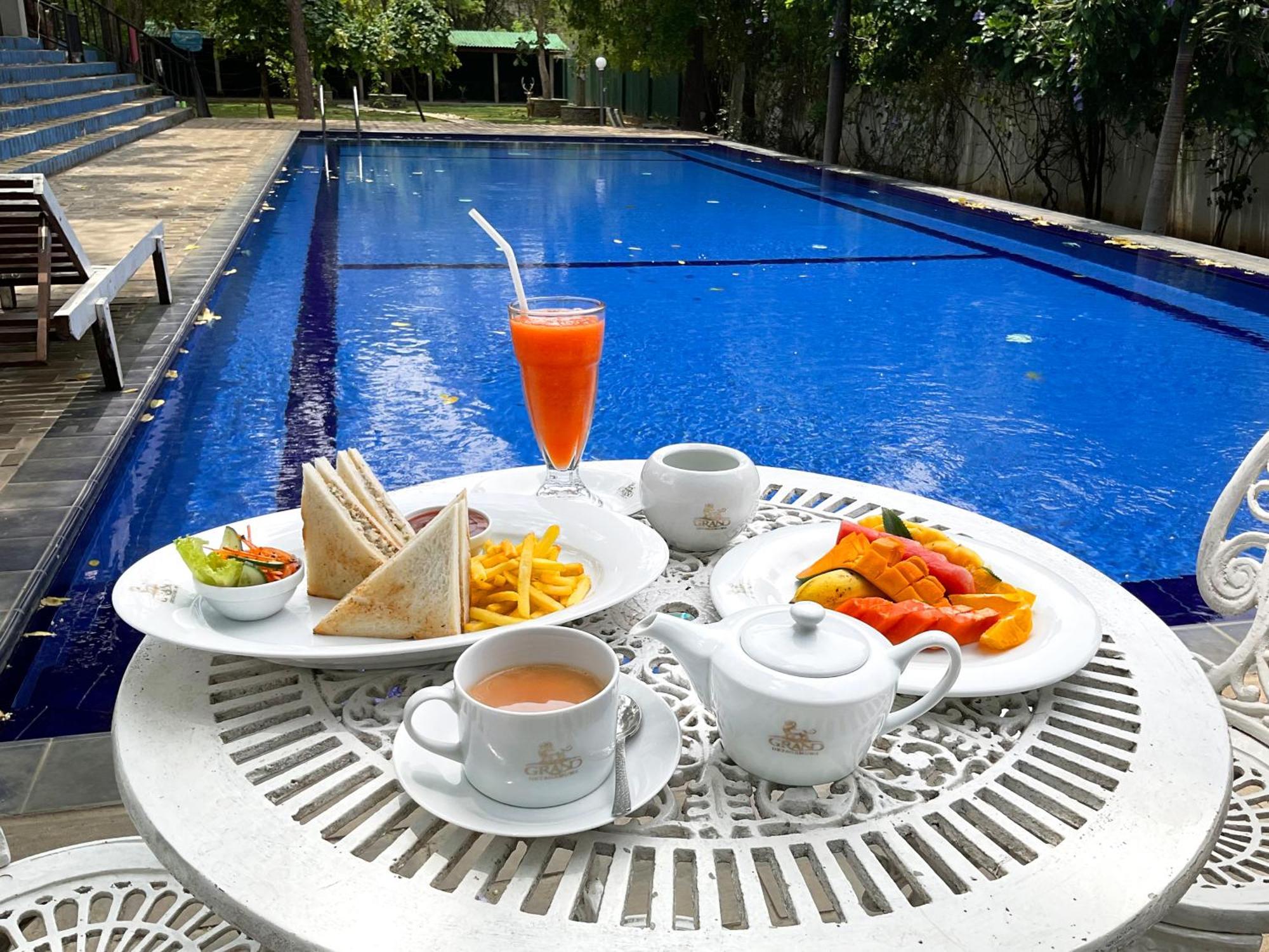 Grand Detagamuwa Hotel Катарагама Екстер'єр фото