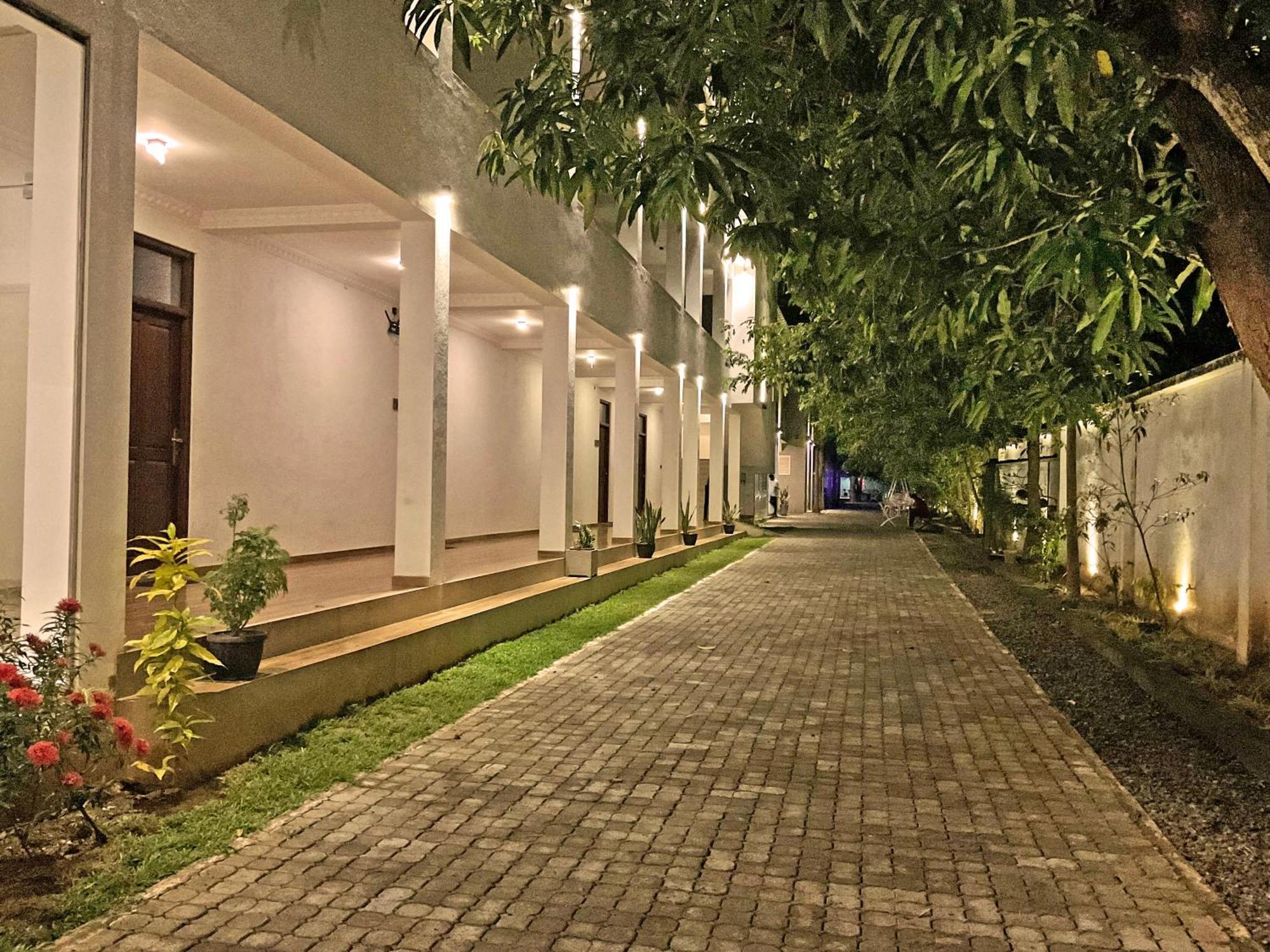 Grand Detagamuwa Hotel Катарагама Екстер'єр фото