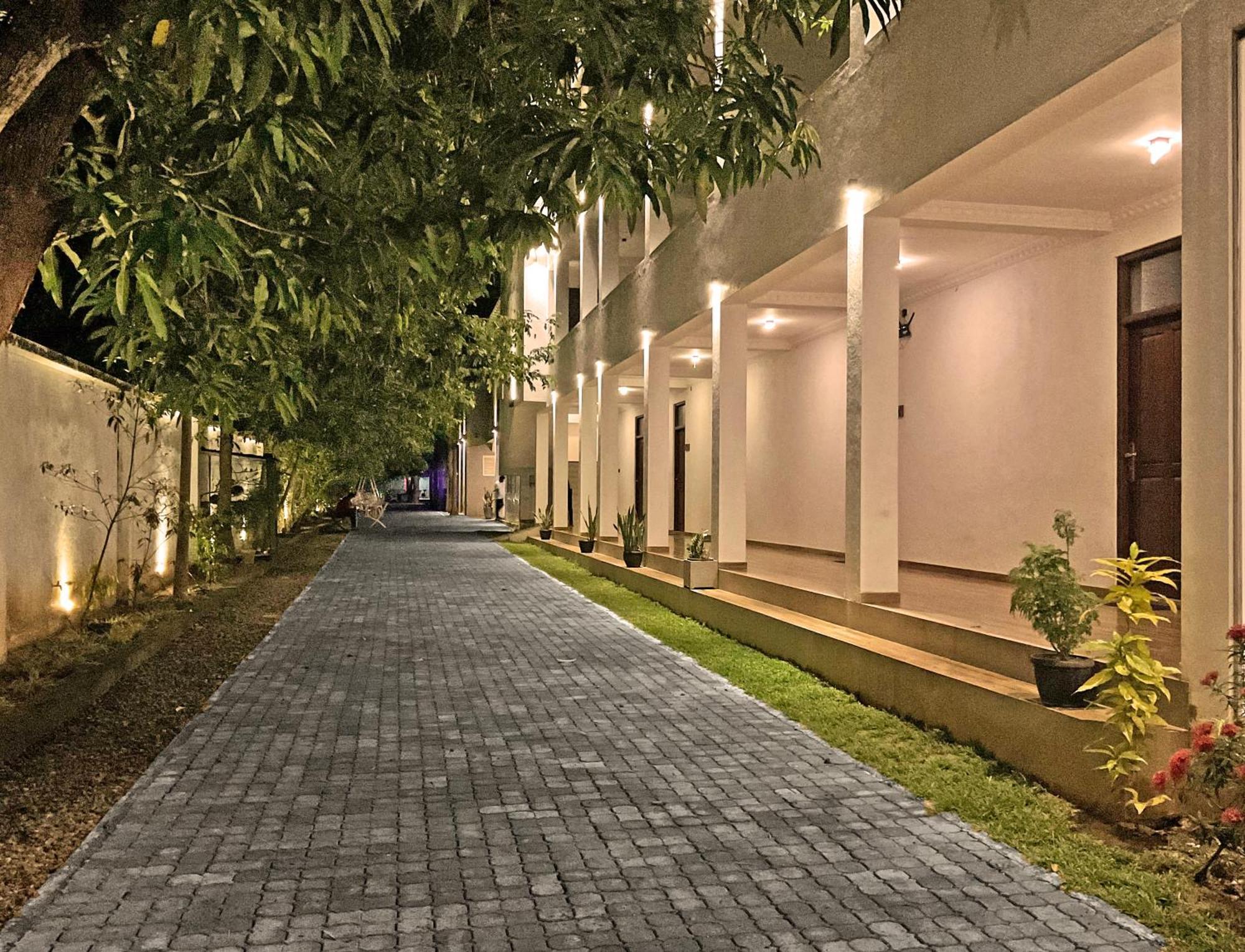Grand Detagamuwa Hotel Катарагама Екстер'єр фото